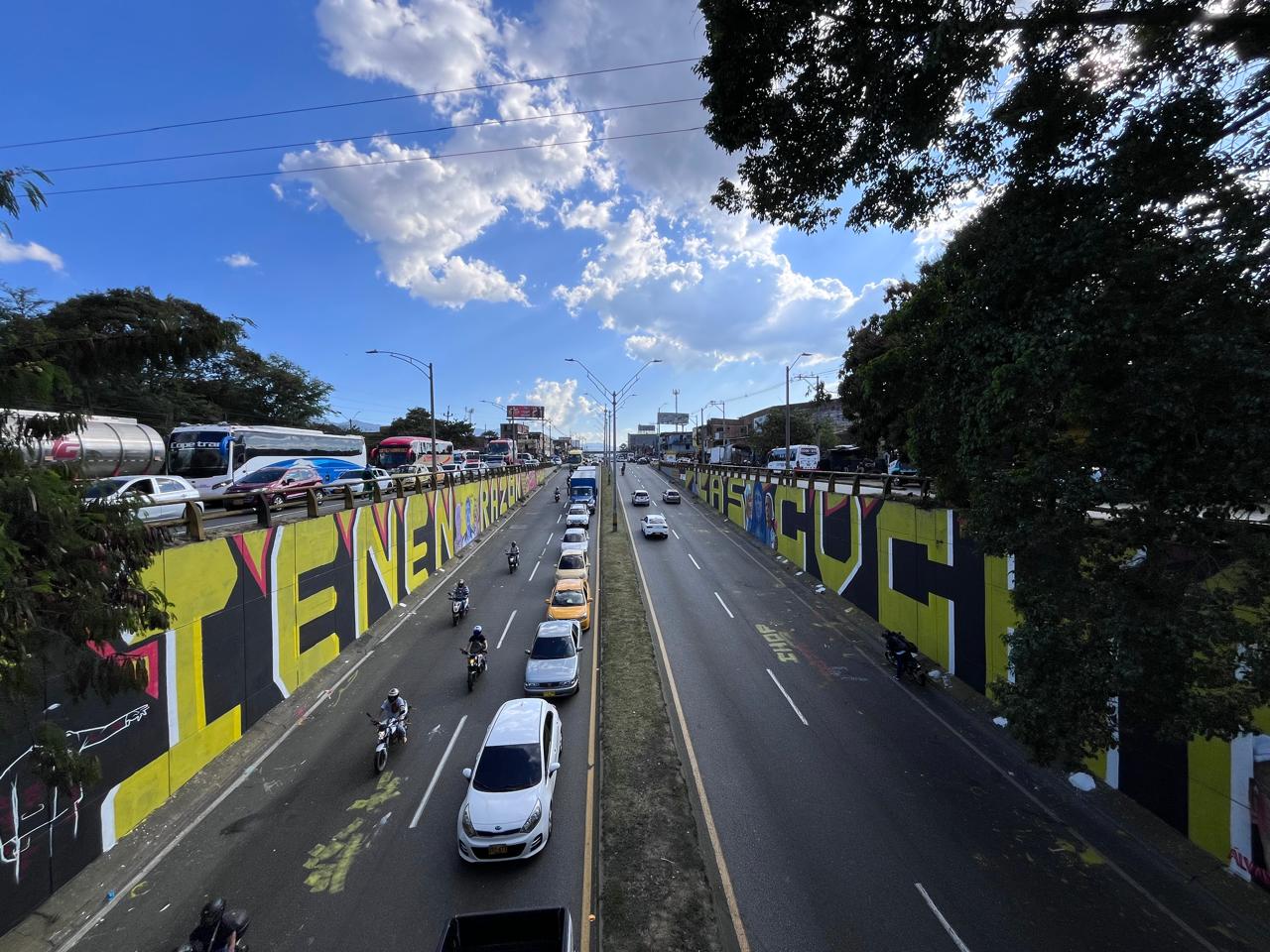 «Las cuchas tienen razón», reza el mural tapado que detonó el debate sobre arte, memoria y censura en Medellín. Foto: Alfonso Buitrago.