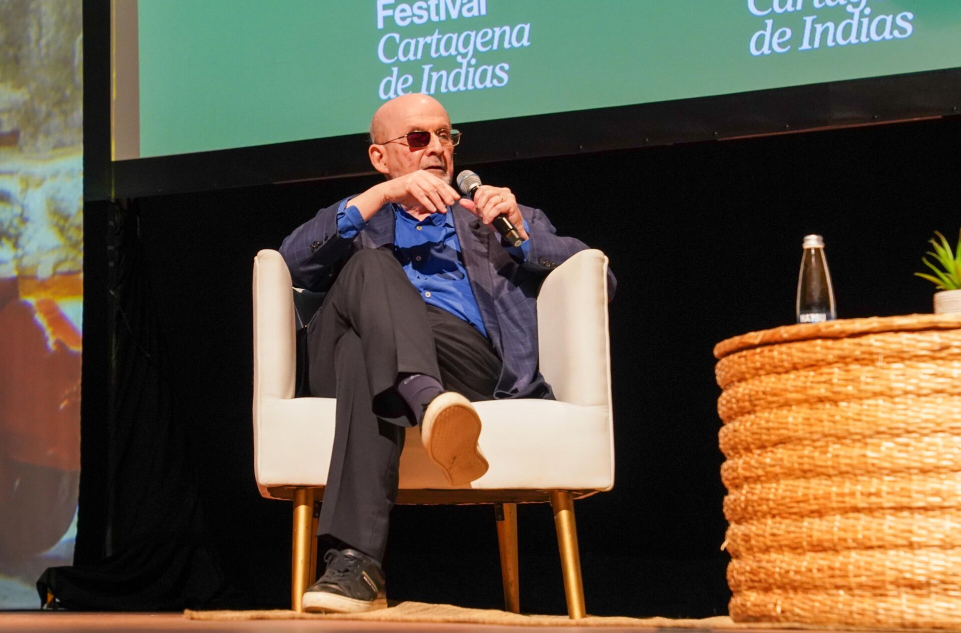 El escritor Salman Rushdie. Foto de Saulón Guerrero.