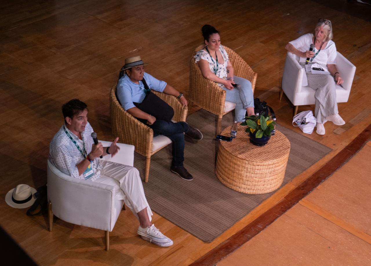 Peter Frankopan, Virginia Mendoza y Gustavo Ulcué Campo. Foto de Sara Tovar. Cortesía Hay Festival de Cartagena.