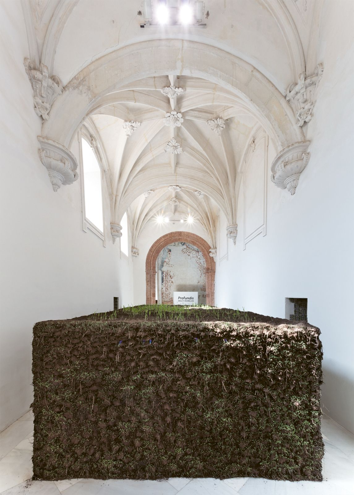 Vista de sala de la exposición Profundis de Delcy Morelos en el Centro Andaluz de Arte Contemporáneo. Foto: Pepe Morón, 2024.