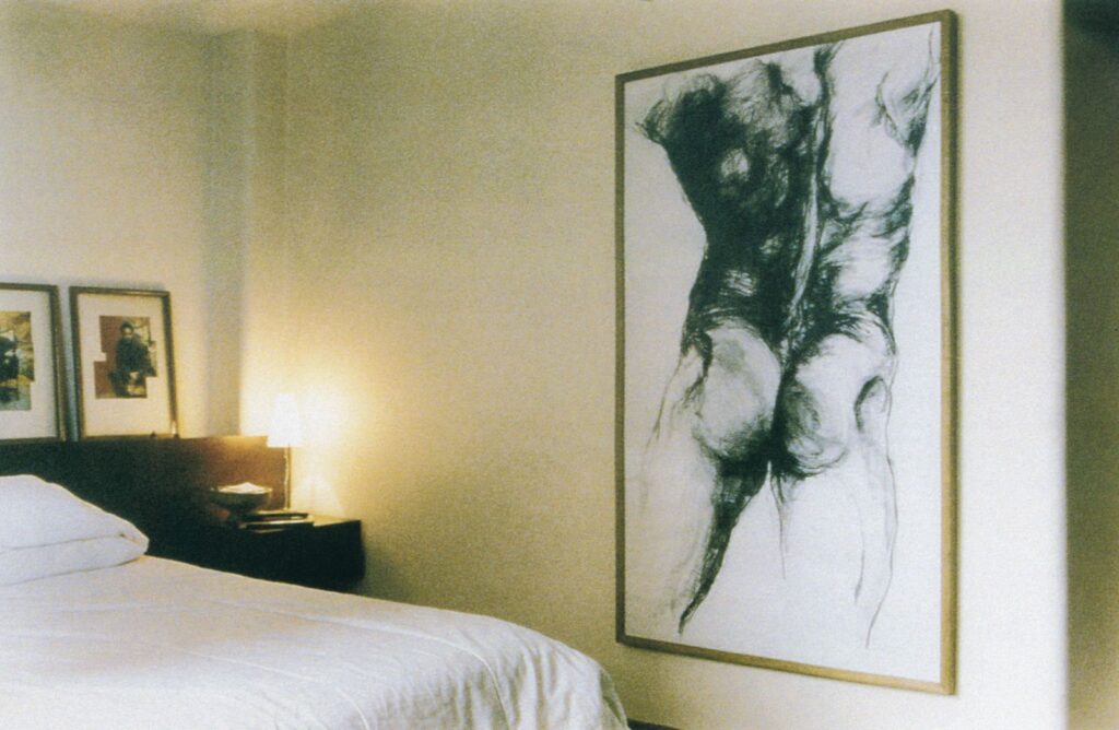 Torso al carboncillo de Luis Caballero en la vivienda de Alonso Sánchez Baute.