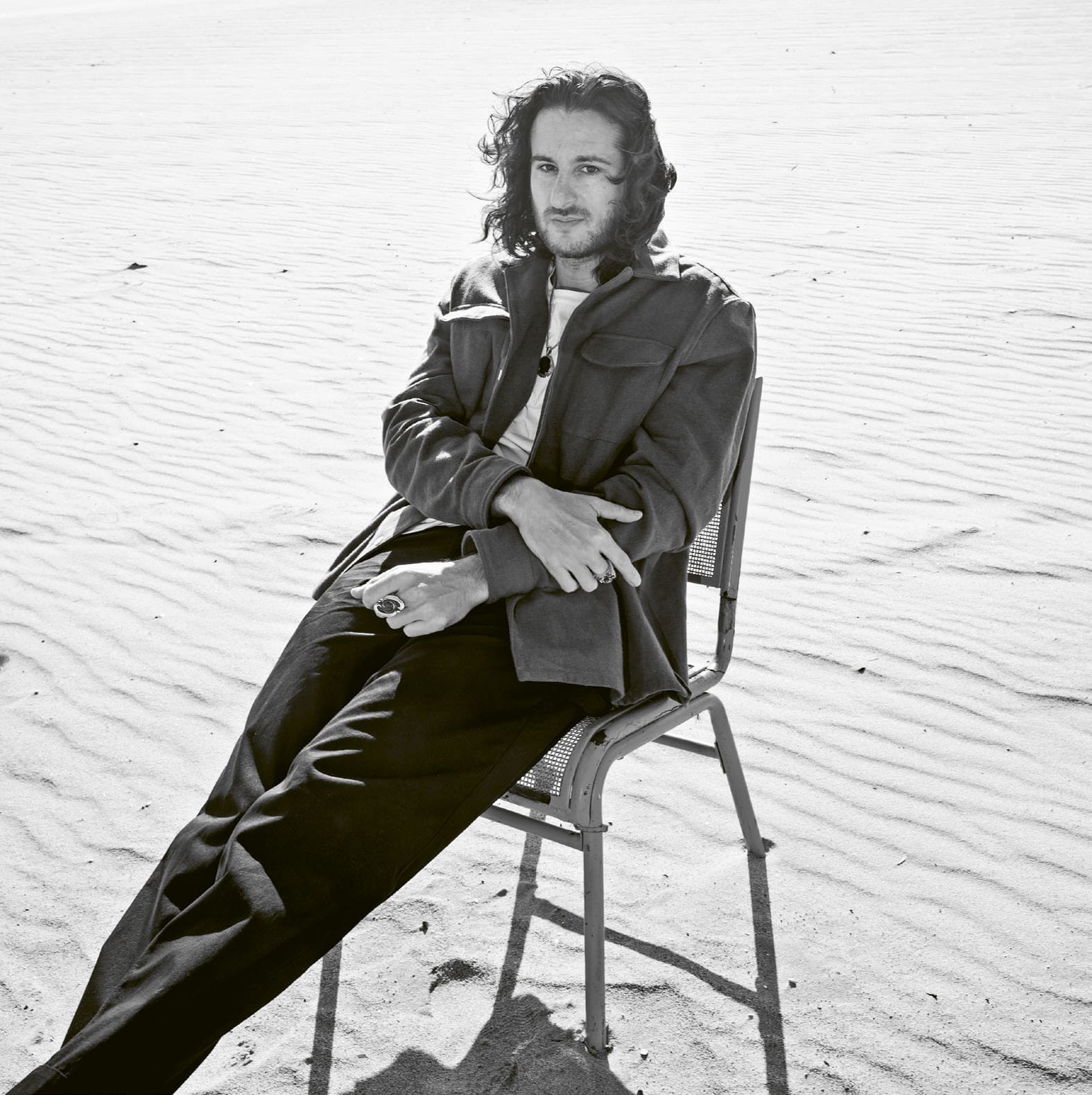 Jeff Weiss (Los Ángeles, 1981) es el fundador y editor del blog Passion of the Weiss. Ha colaborado con medios como Pitchfork, GQ y The Washington Post. La revista Rolling Stone lo incluyó en su lista de los cincuenta personajes que que le darán forma al hip hop de los próximos cincuenta años. Waiting for Britney Spears (2025) es su primera novela. Foto de Krista Schlueter.