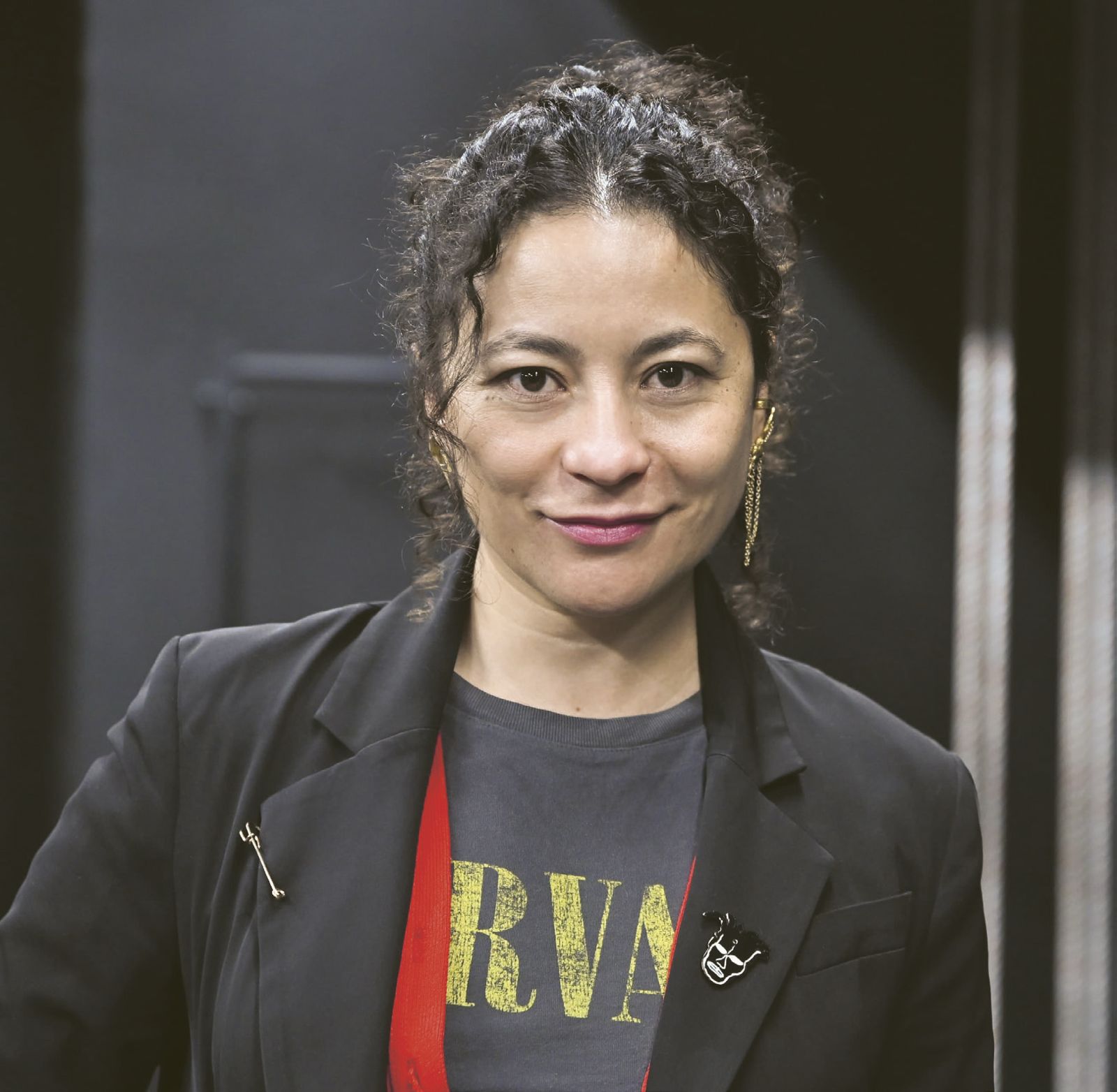 Fernanda Pineda es fotógrafa y documentalista enfocada en la narración visual que explora la identidad, la memoria y el territorio. Su metodología de trabajo se basa en la inmersión y la colaboración con comunidades rurales. Foto de Leo Queen.