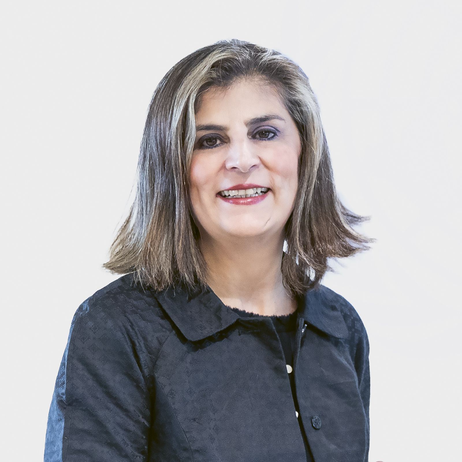 Laura Gil, diplomática, periodista, analista de medios y columnista de opinión.