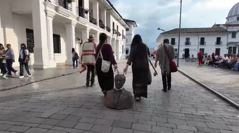 El 25 de noviembre de 2025, Día Internacional de la No Violencia contra la Mujer, descendientes Lamistas arrastraron el busto del expresidente Guillermo León Valencia para depositarlo en el museo dedicado a la memoria de su padre, el también político conservador Guillermo Valencia.