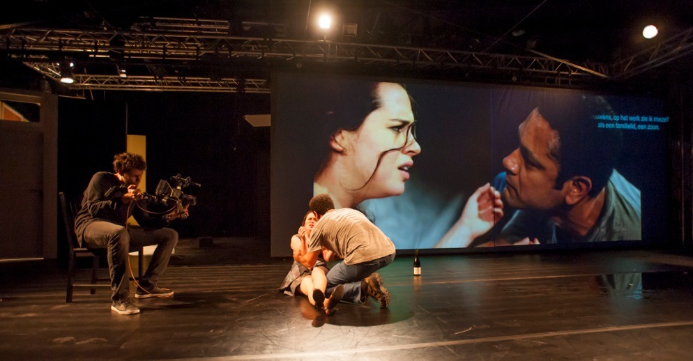 Julia, obra de Christiane Jatahy. Foto de Marcelo Lipiani.