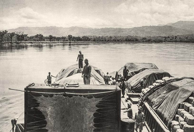Planchón para el transporte de mercaderías sobre el río Magdalena.