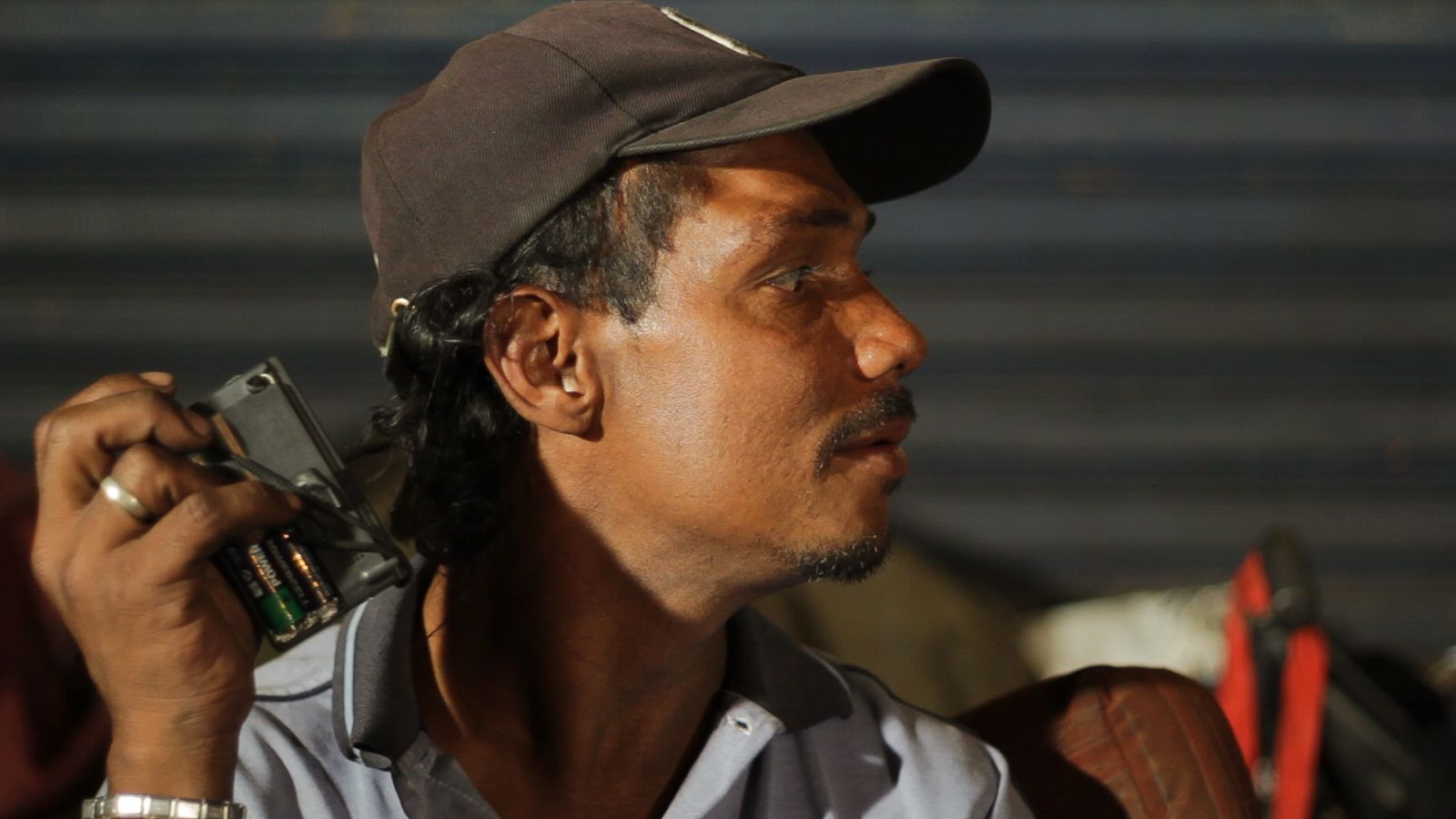 Jhon Fredy Espinosa Álzate, «Choco», actor de La vendedora de rosas. Fotograma del documental Marejada feliz, de Liberman Arango Quintero.