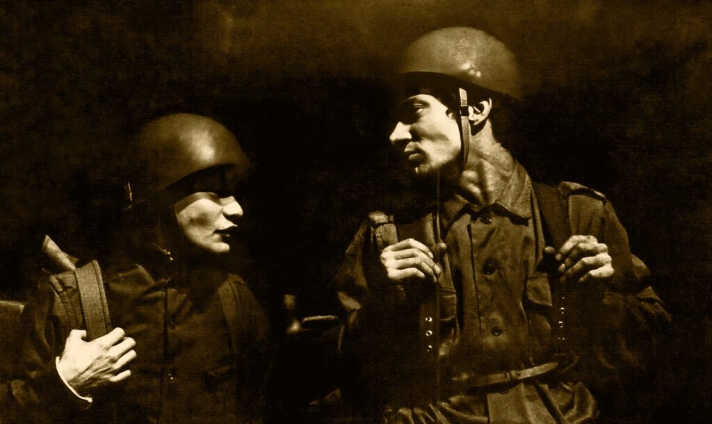 Jaime Chaparro y Mauro Echeverry en <i>Soldados</i>, montaje de la Casa de la Cultura (1966).